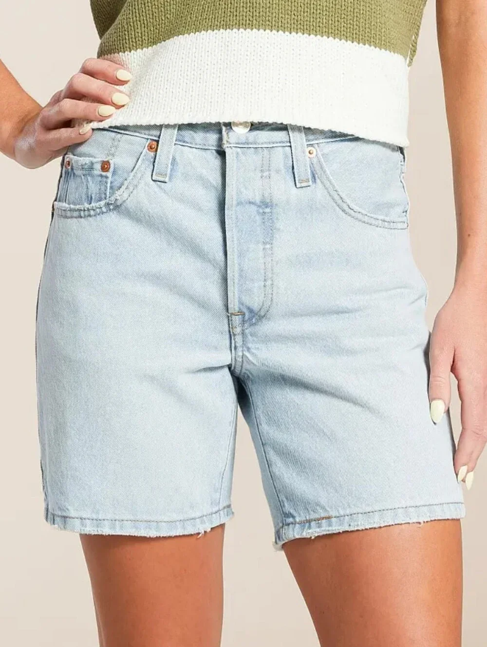 Levi's Mid Thigh High-Rise Shorts Light Wash Denim Size 23 6